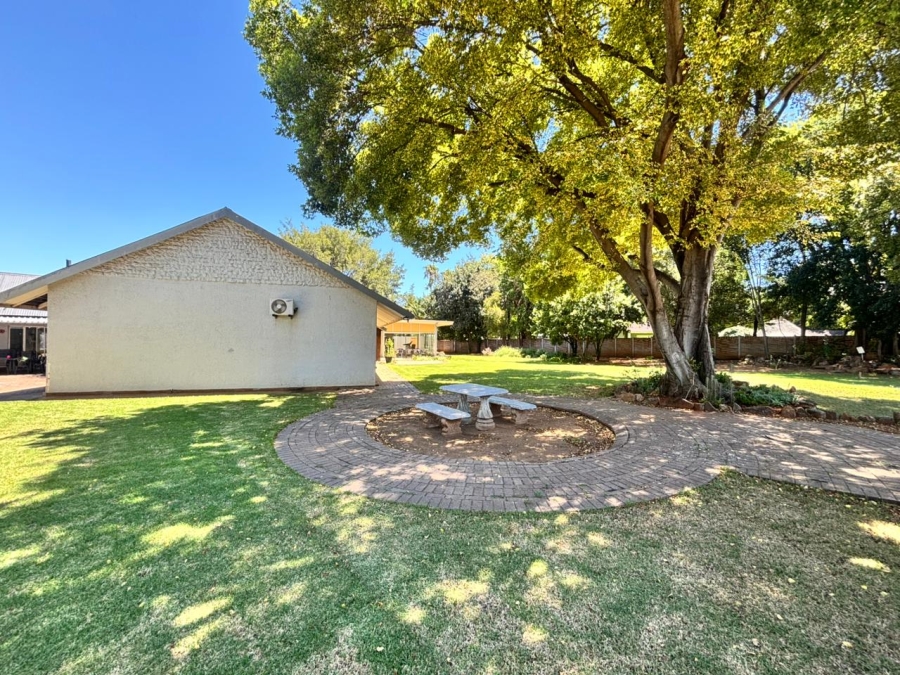 8 Bedroom Property for Sale in Irene Park North West